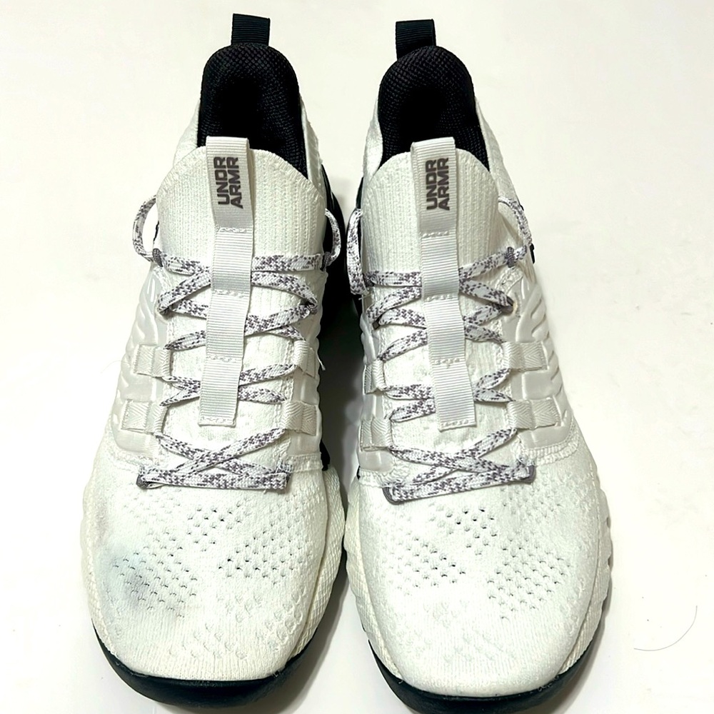 Under Armour HOVR phantom. Worn once. Size 8. But fits like 7-7.5.